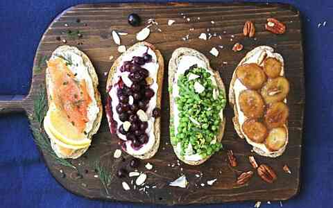 Ricotta toast with smoked salmon bleberry lavender compote peas and mint and caramelized banana large transeo i u9 A Pj8 Ruoebjo A Ht0k9u7 Hh R Jvuo Z Len G Rum A