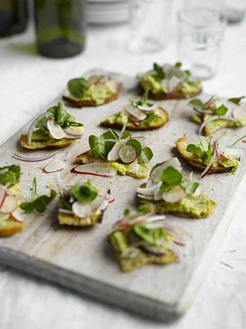 Veggie Magazine Toastedsourdoughwithavocadoradishandwatercress