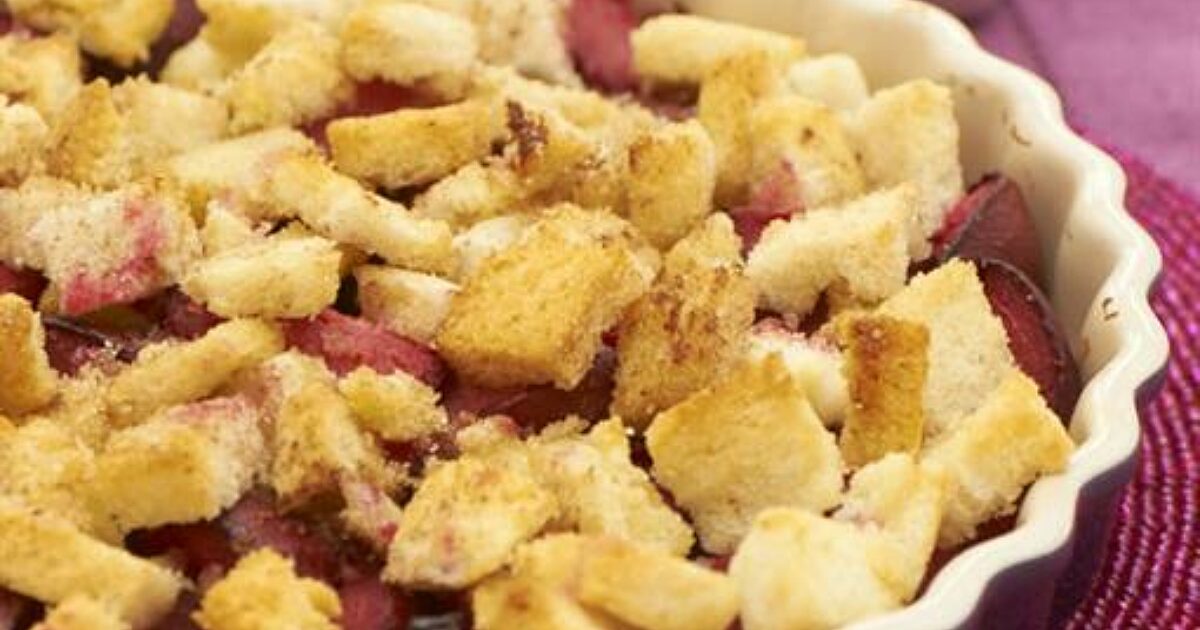 FabFlour | Plum and cinnamon crumble recipe