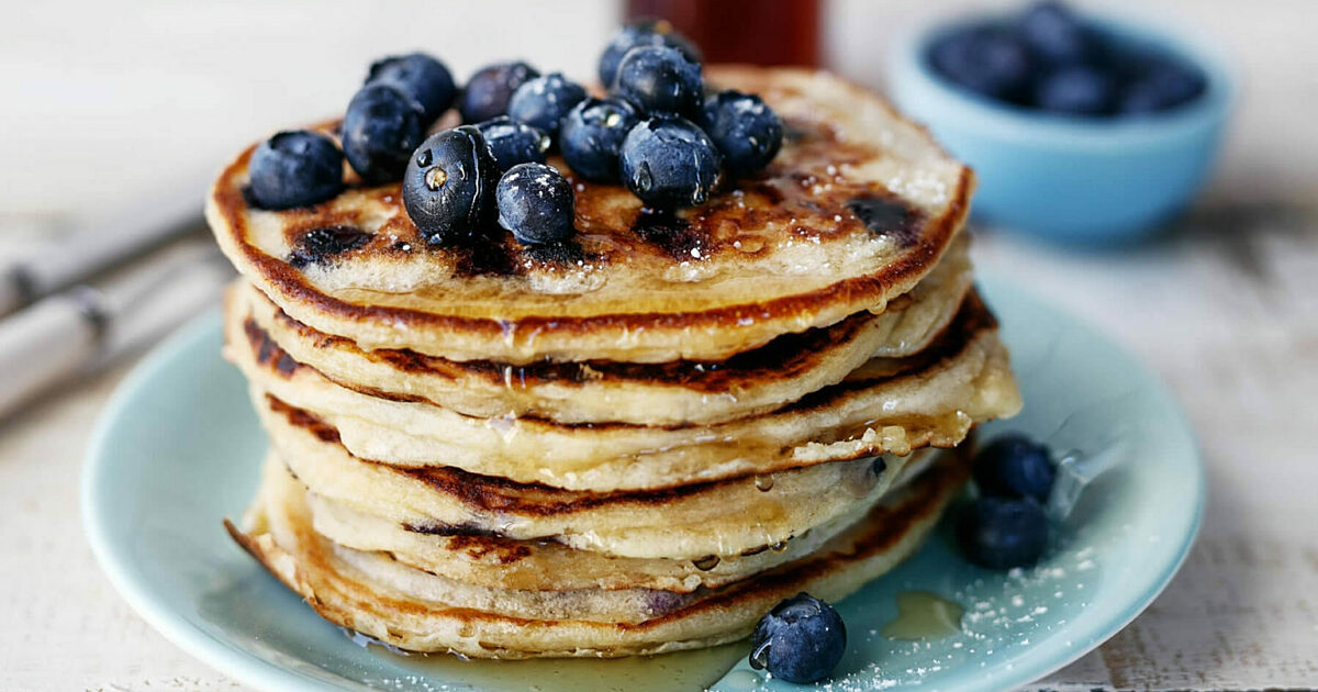 FabFlour | Fluffy blueberry pancakes recipe