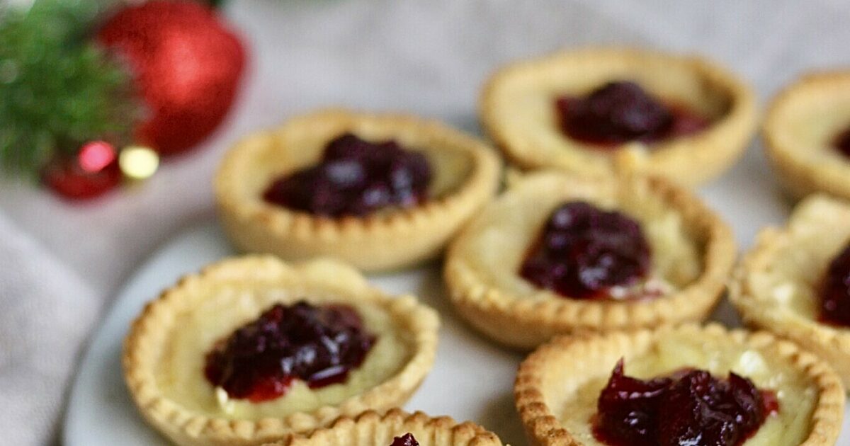 FabFlour | Camembert and cranberry Christmas canapes recipe