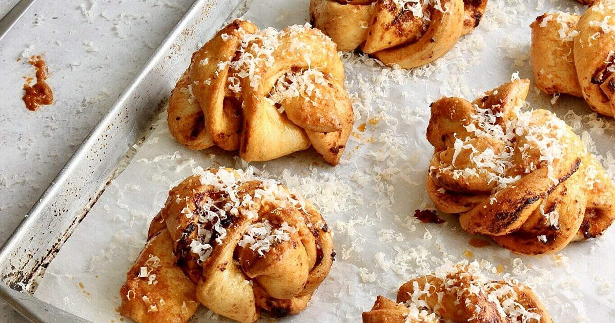 FabFlour | Cheesy red pesto dough-knots recipe