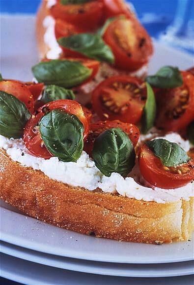 Tomato goats cheese bruschetta