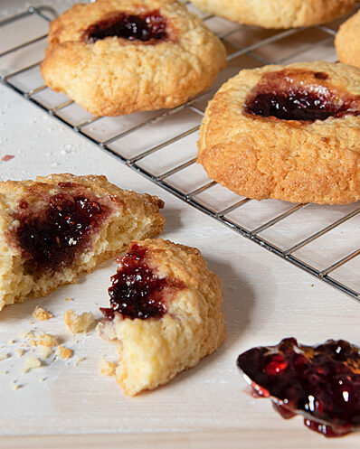 Carrs raspberry buns recipe 1440x650 1