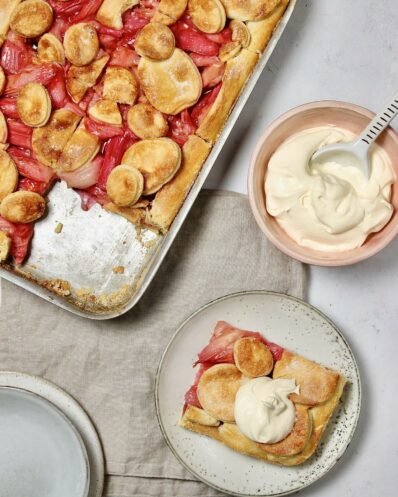 Rhubarb traybake 1