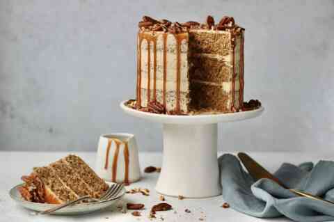 Coffee caramel pecan cake 4