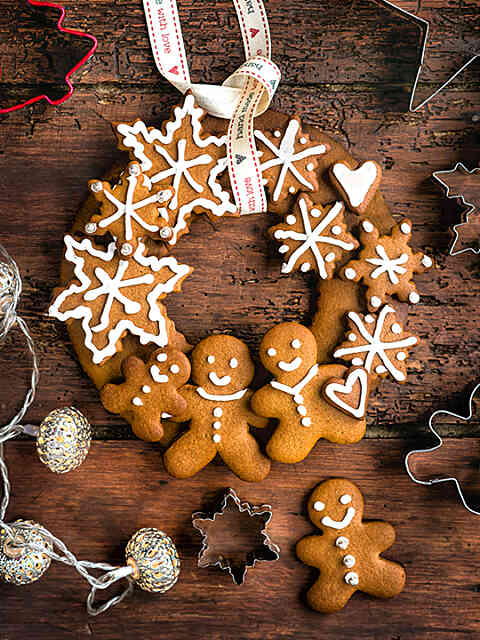 Gingerbread wreath retouched