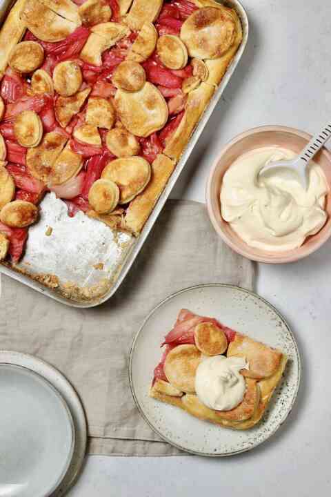 Rhubarb traybake 1